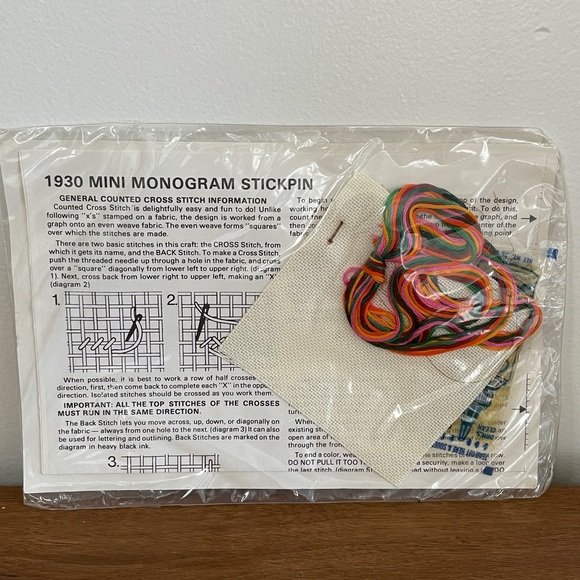 Creative circle 1930 mini monogram M pin kit - Picture 3 of 4